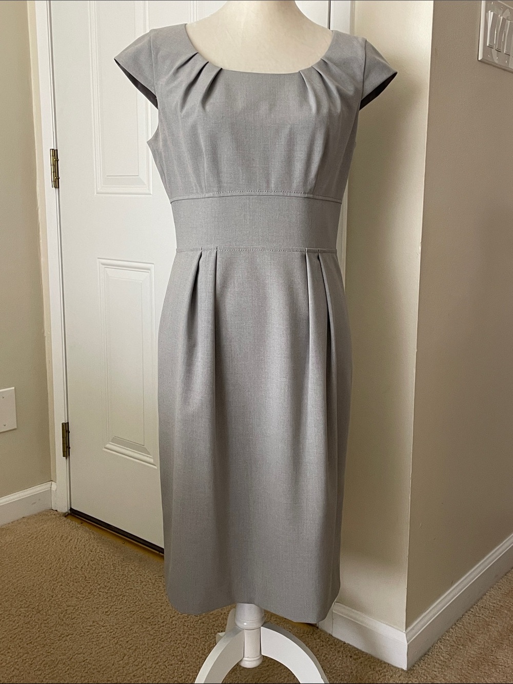 Calvin Klein Light Gray Cap Sleeve Sheath Dress